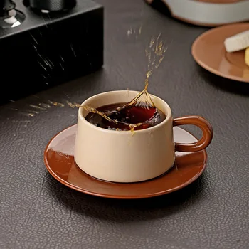Кофейная чашка для Латте в стиле Арт, Креативная Роскошная керамическая чашка для чая для девочек, Многоразовый Портативный Британский Чайный сервиз Tazas De Ceramica Creativas